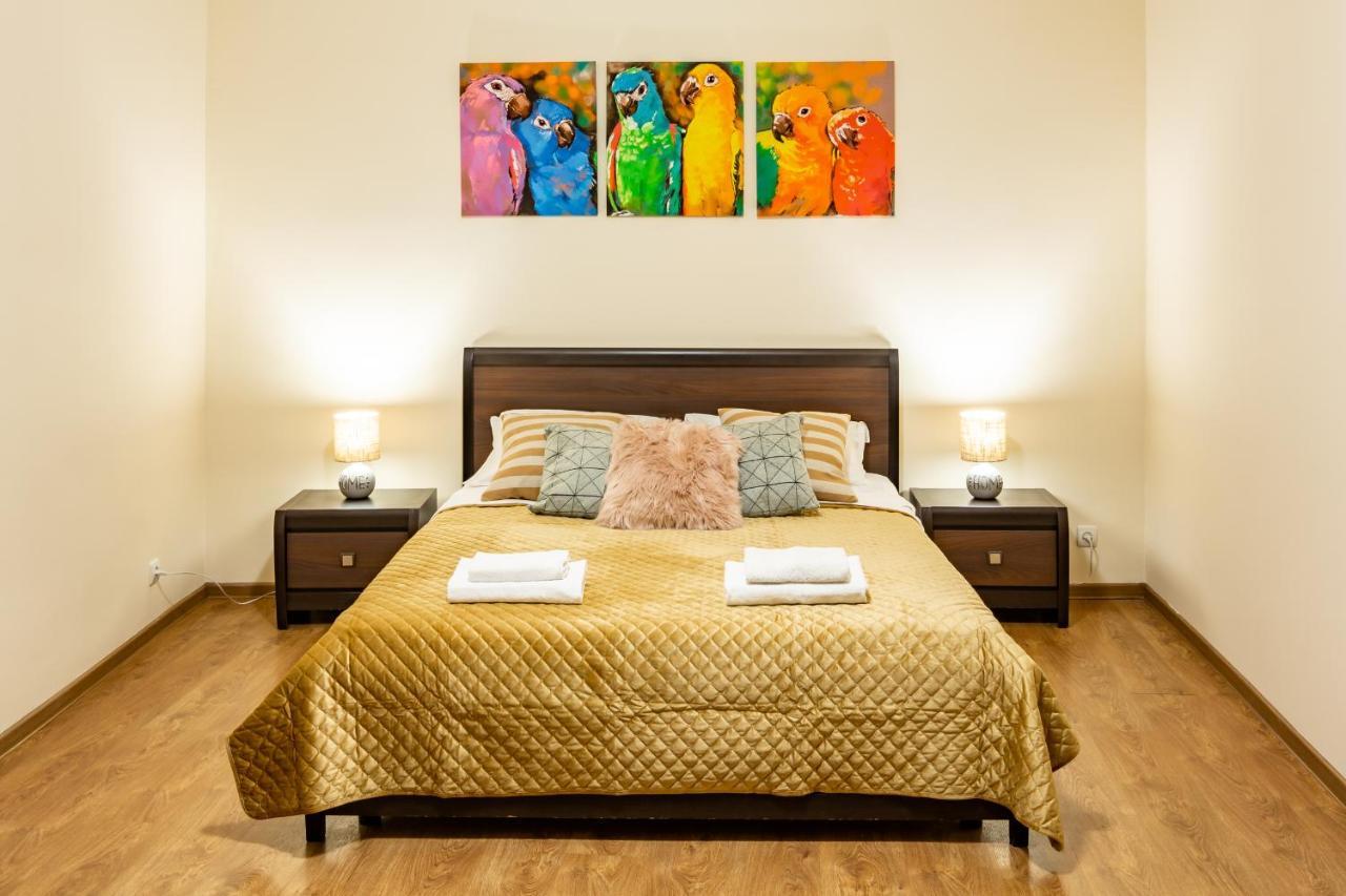 Rainbow Apartment Near Rynok Sq Lviv Dış mekan fotoğraf